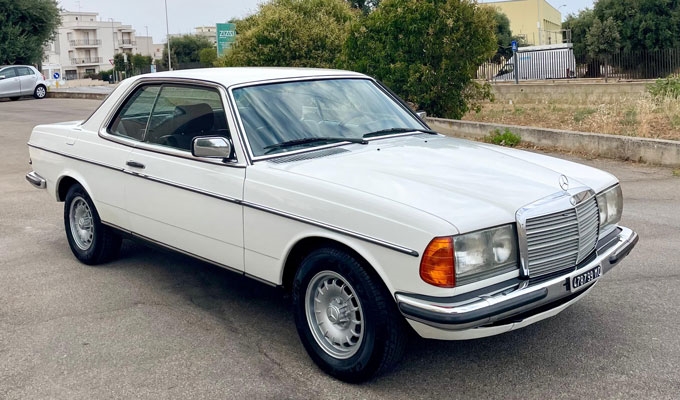 Mercedes-Benz 230 C  ...